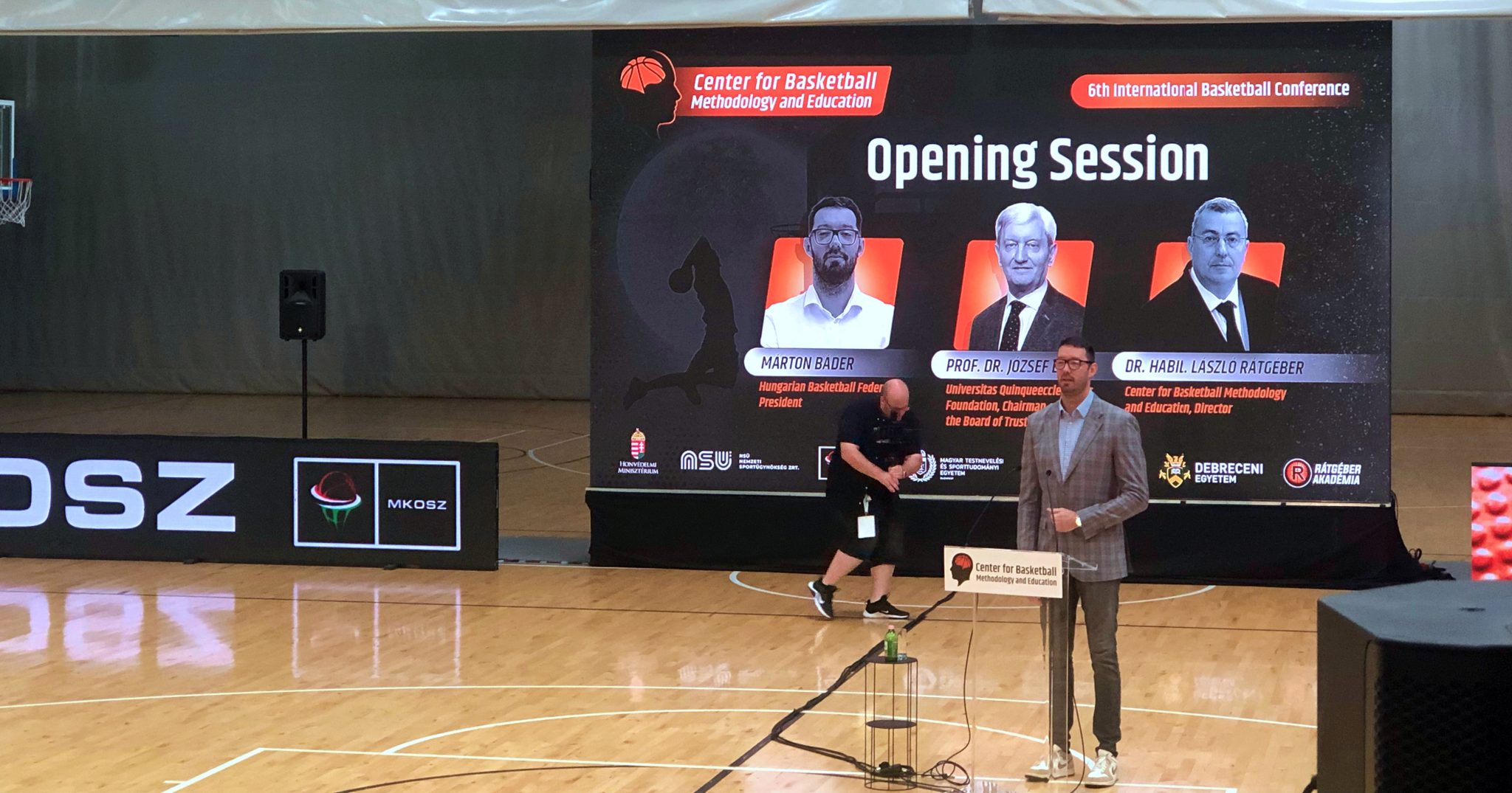 Megkezdődött a VI. Nemzetközi Kosárlabda Konferencia Pécsett